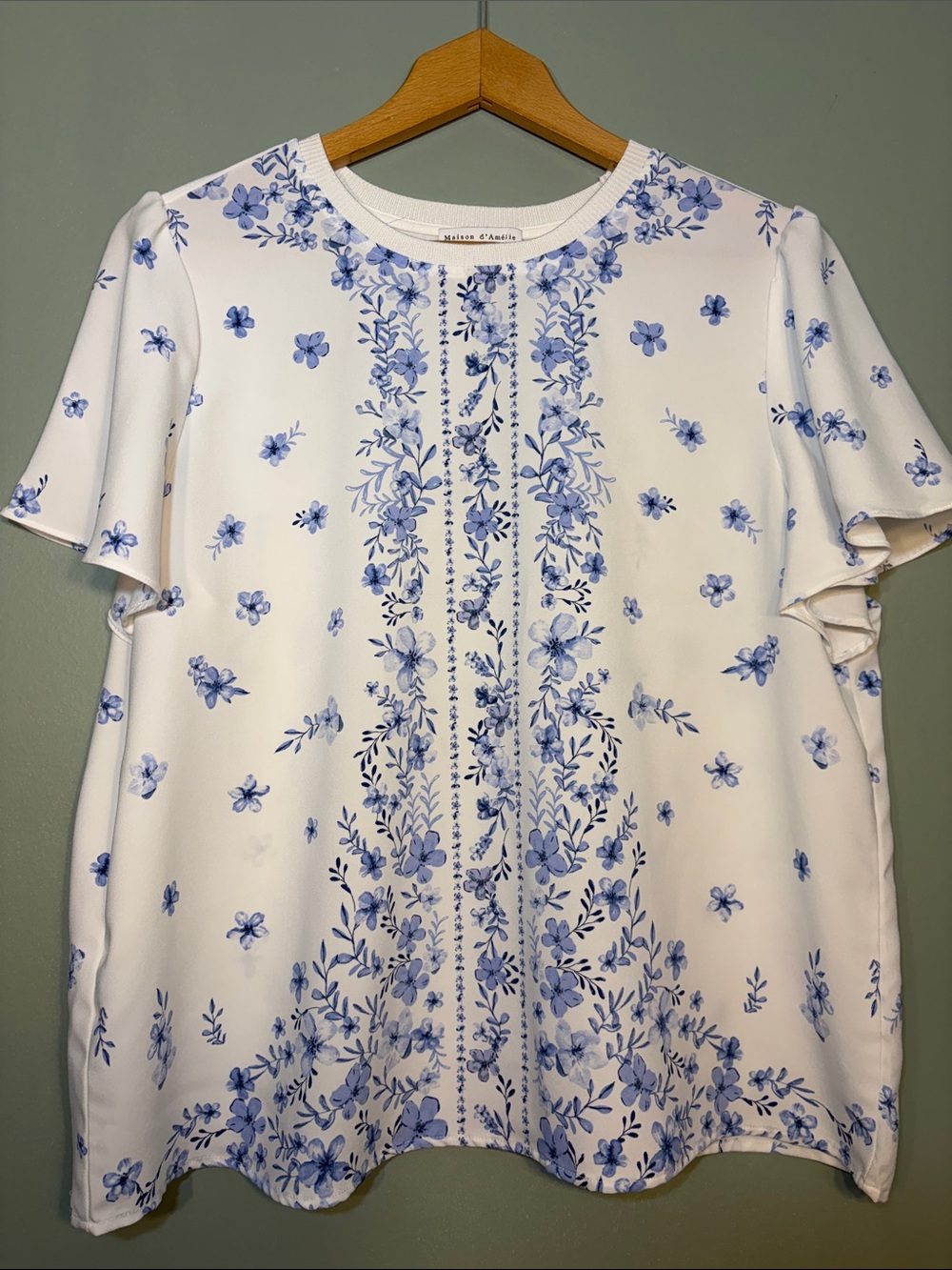 Maison d’Amélie Size Large White Top Blue Floral Border Print Flutter Sleeves